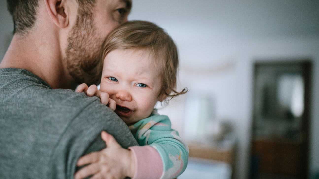 Vater_mit_Baby_Istock 1097508090