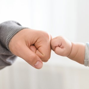 Zwei Wochen Vaterschaftsurlaub für Innerrhoder Staatsangestellte