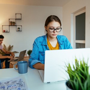 Fast die Hälfte der Generation Z sorgt sich um ihre Rente Fast die Hälfte der Generation Z sorgt sich um ihre Rente