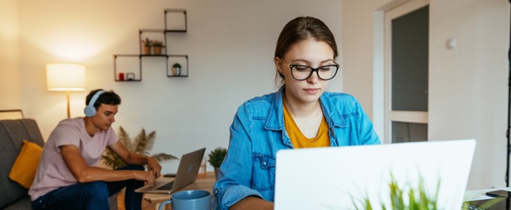 Kaufmännischer Verband gibt Merkblatt «Homeoffice für KV-Lernende» heraus Kaufmännischer Verband gibt Merkblatt «Homeoffice für KV-Lernende» heraus