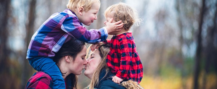 Zweiwöchiger Vaterschaftsurlaub soll künftig für alle Eltern gelten