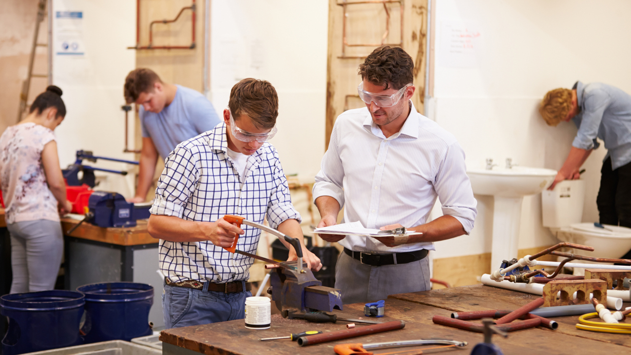 Jugendlich Ausbildung Handwerk Istock 510616975