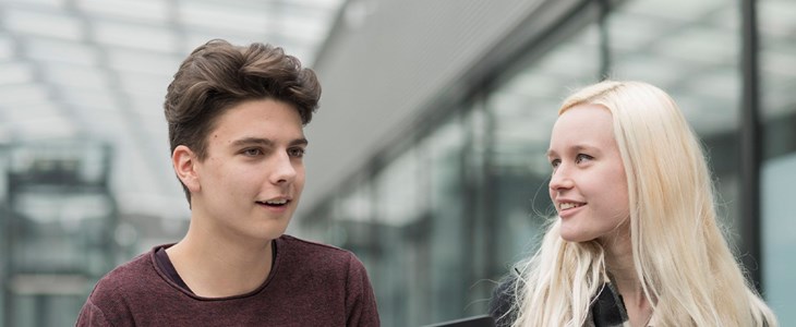 Bewerbungen für Ausbildung bei Swisscom: Mensch vor Dossier Bewerbungen für Ausbildung bei Swisscom: Mensch vor Dossier