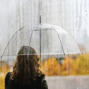 Junge Frauen leiden stärker unter der Pandemie als junge Männer Junge Frauen leiden stärker unter der Pandemie als junge Männer