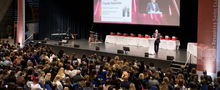 Schlussfeier für erfolgreiche HR-Assistentinnen und HR-Assistenten Schlussfeier für erfolgreiche HR-Assistentinnen und HR-Assistenten