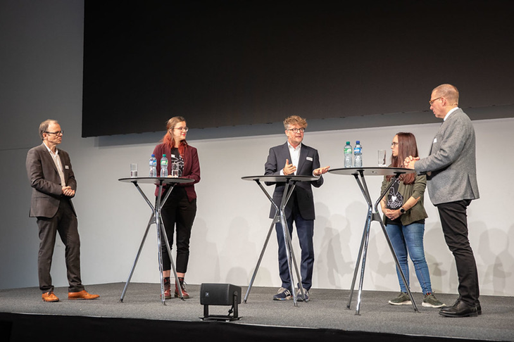 Auf dem Podium am Luzerner Kongress Gesellschaftspolitik stand die Versorgungslage der Psychiatrie zur Debatte (von links): Urs Hepp, Anja Waeber, Hannes Blatter, Patrizia Gisler und Dirk Richter. 