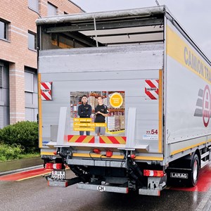 Camion Transport bringt Qualitätssiegel «Friendly Work Space» auf die Strasse Camion Transport bringt Qualitätssiegel «Friendly Work Space» auf die Strasse