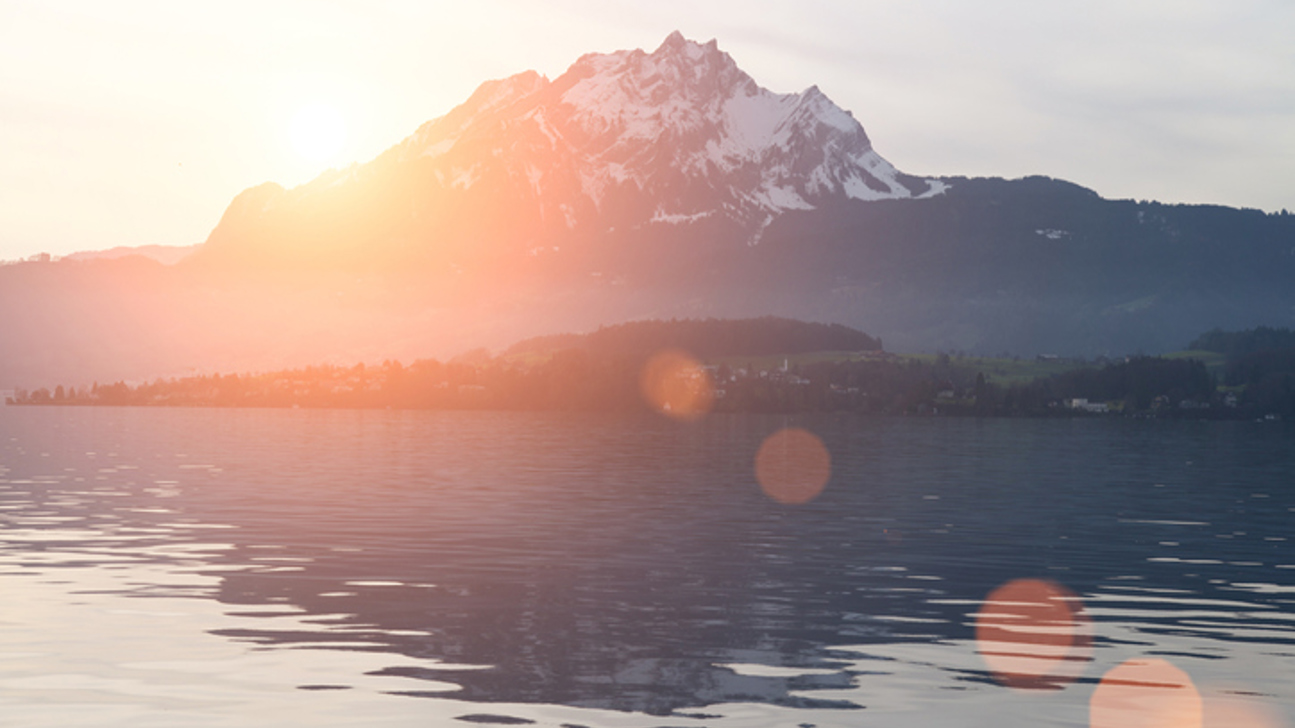 Berg Sonnenaufgang See Istock 512106148