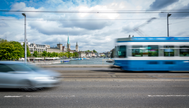 Verkehr Lärm Auto Tram Zürich Schweiz Istock 483720627
