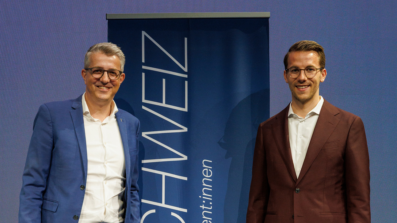 Benjamin Mühlemann (links) und Andri Silberschmidt an der Delegiertenversammlung FH SCHWEIZ am 25. März 2026.