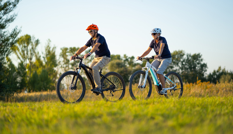 Alt Mann Frau Aktiv Fahrrad E Bike Istock 1170037828