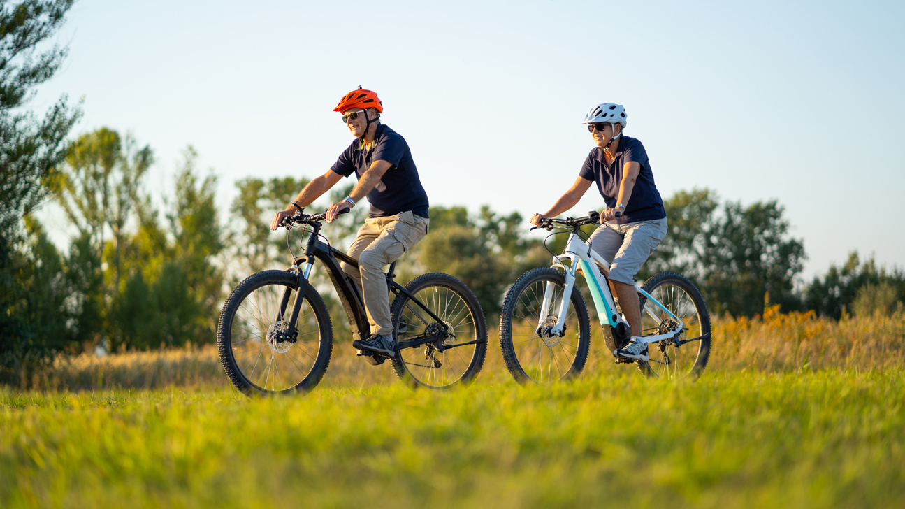 Alt Mann Frau Aktiv Fahrrad E Bike Istock 1170037828