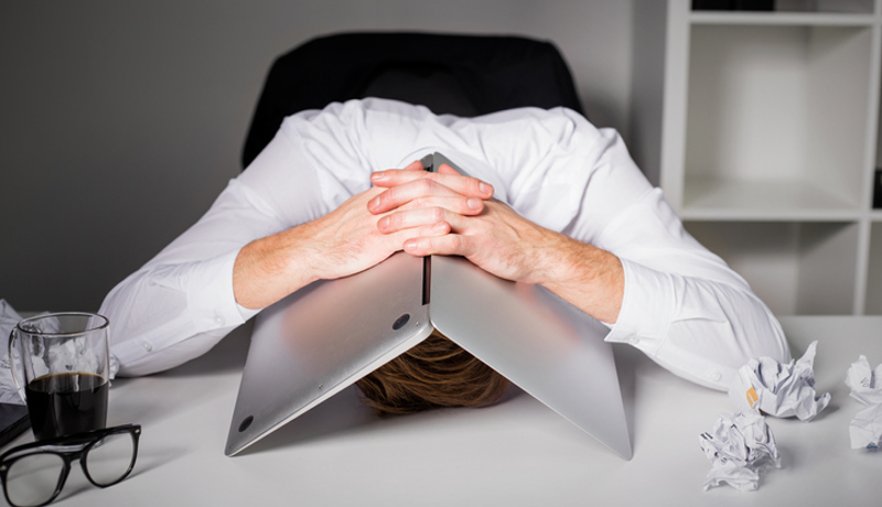 Laptop Sorgen Verstecken Istock 518897996