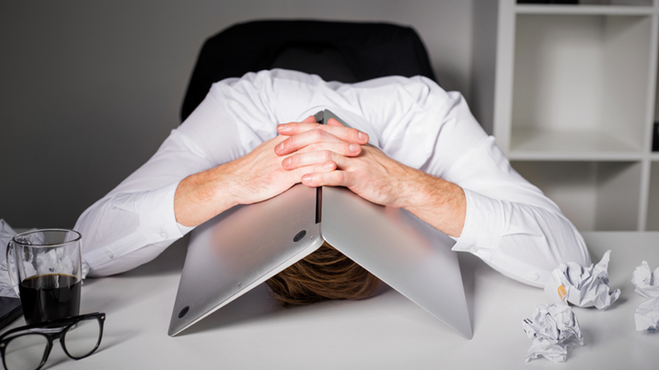 Laptop Sorgen Verstecken Istock 518897996