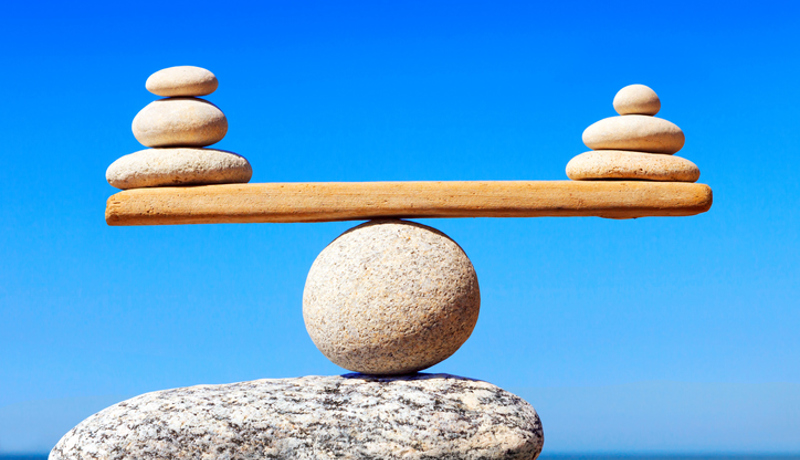 Balance Waage Wippe Stein Istock 941952968