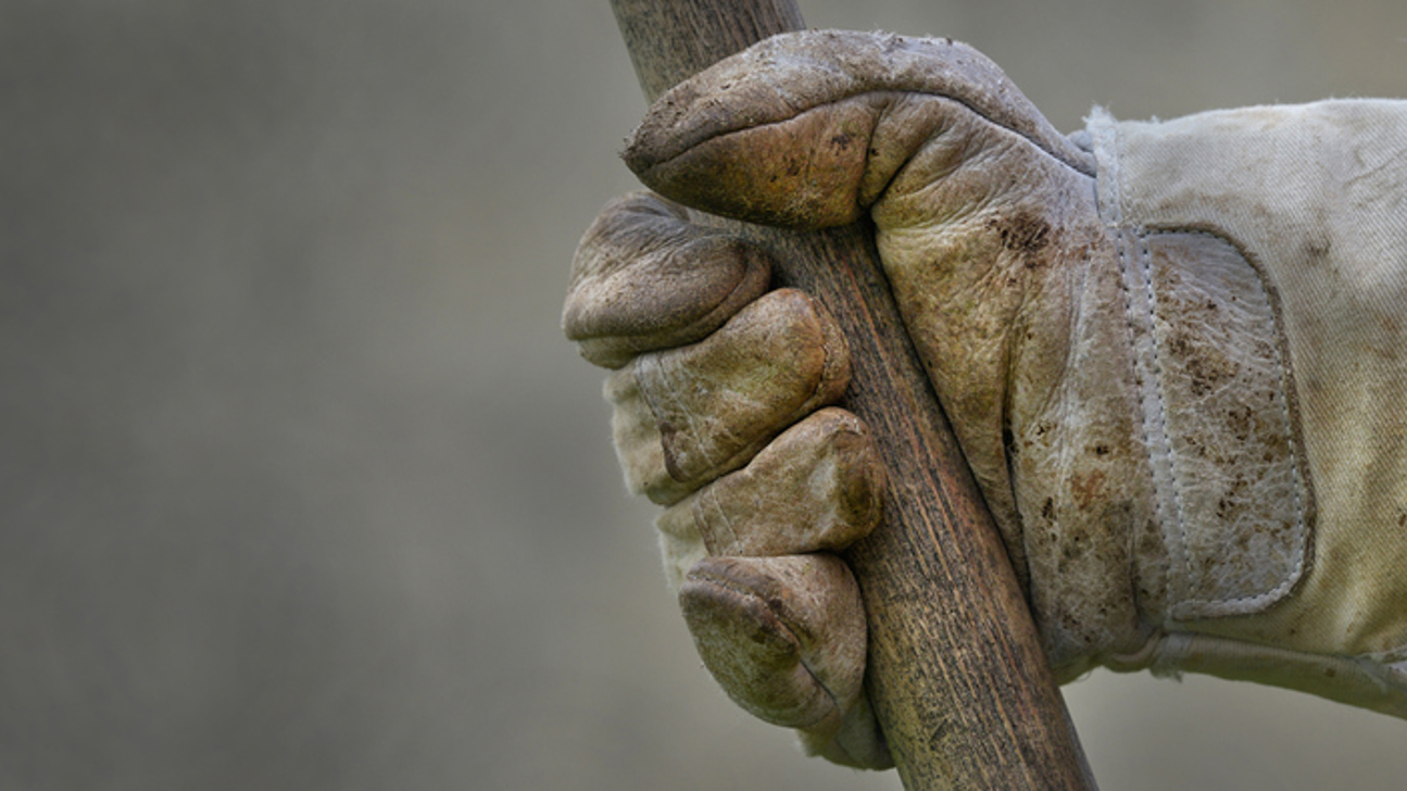 Handschuh Arbeit Schaufel Istock 1152039930