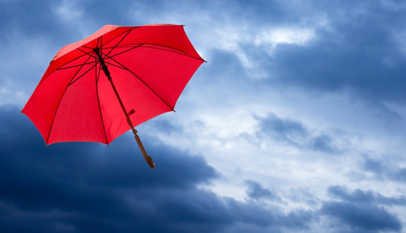 Regenschirm Rot Himmel Istock 1153019652