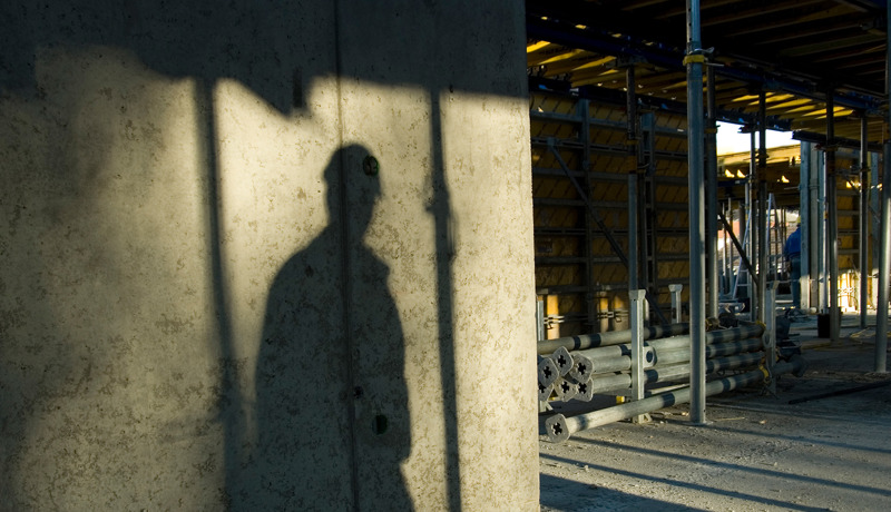 Bauarbeiter Schatten Schwarzarbeit Istock 91089081