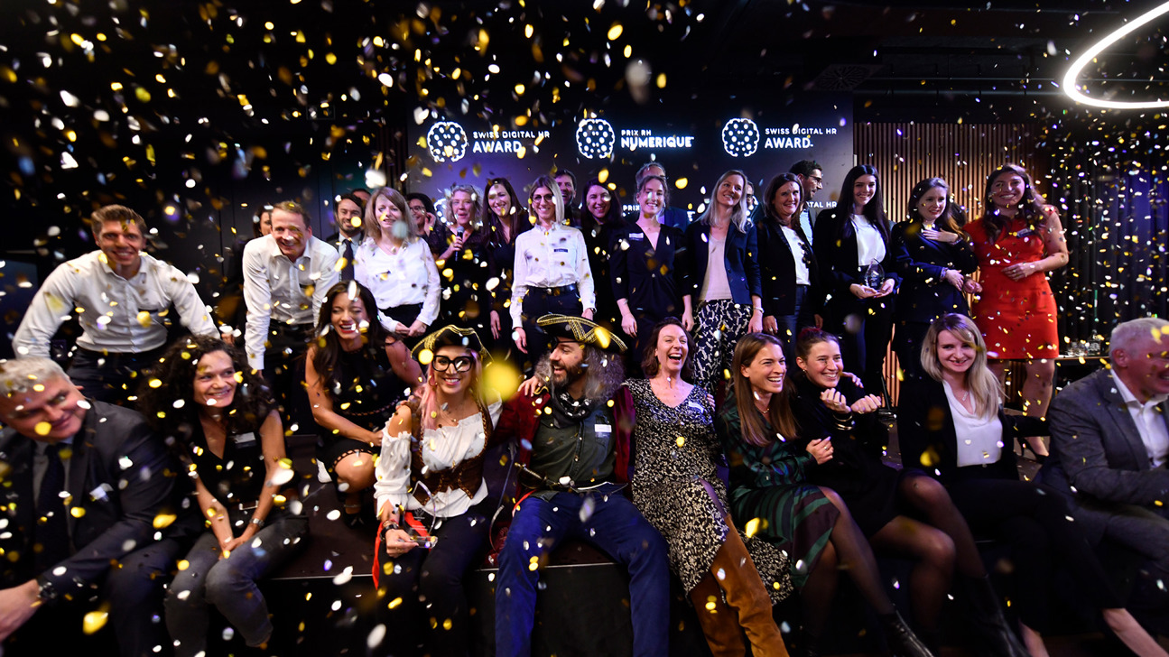 Die Teilnehmenden des Swiss Digital HR Awards in bester Feierlaune.