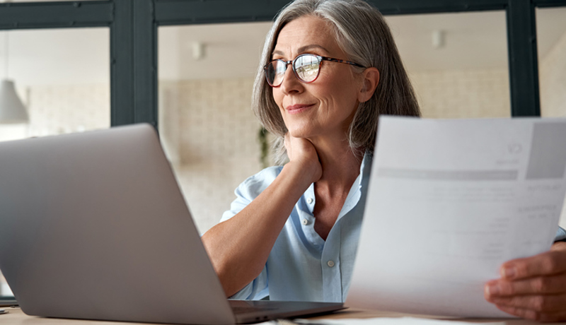 Frau Alt Laptop Formular Istock 1280371032