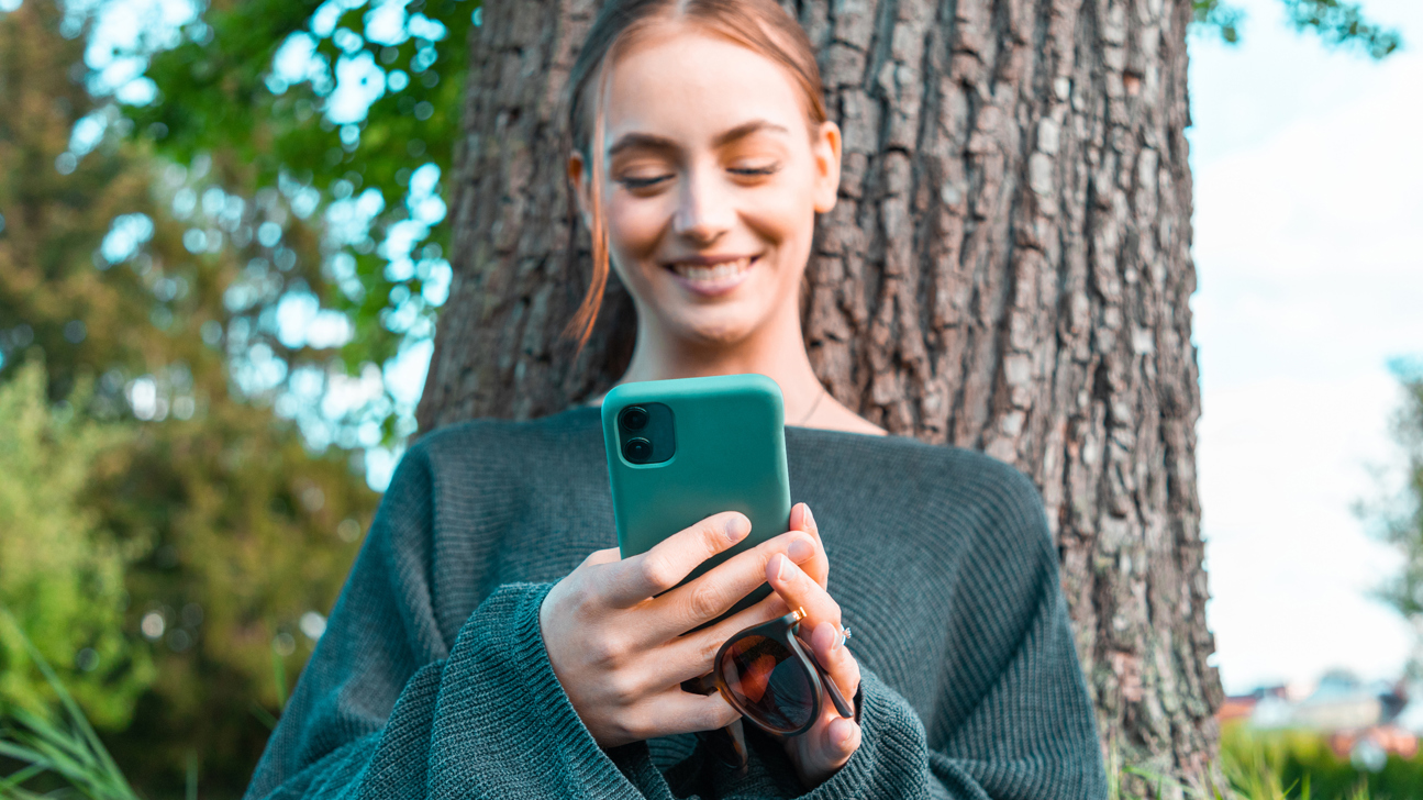 Telefon Glücklich Baum Istock 1222671295