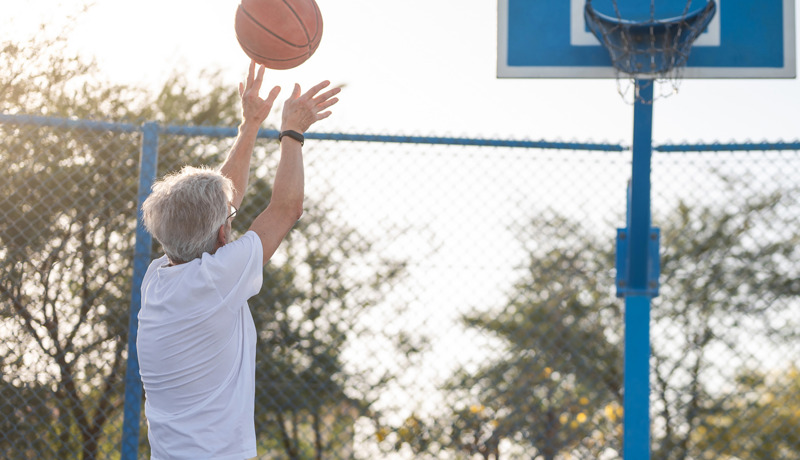Sport Basketball Wurf Rentner Stockid2215394054