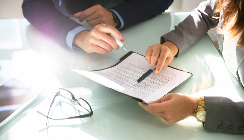 Arbeitsvertrag Unterschrift Istock 1037082124