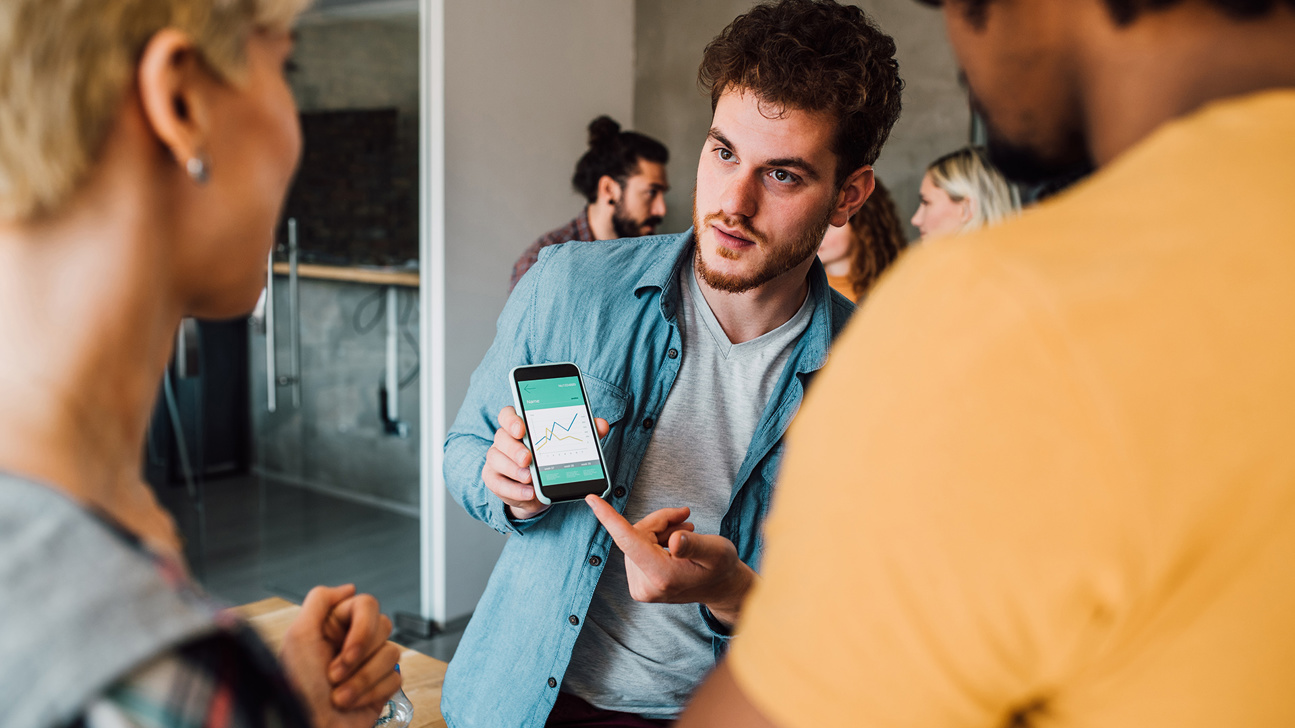 Smartphone Arbeitsplatz Jugendlich
