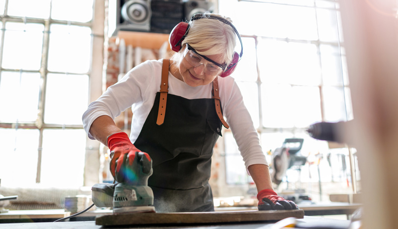 Frau Alt Arbeitet Handwerk Web