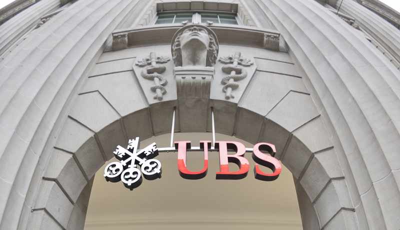UBS_Eingang_Fassade_Istock 471523579