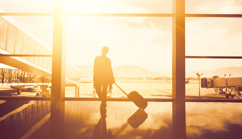 Geschaeftsreise Flughafen Koffer Istock 491960490