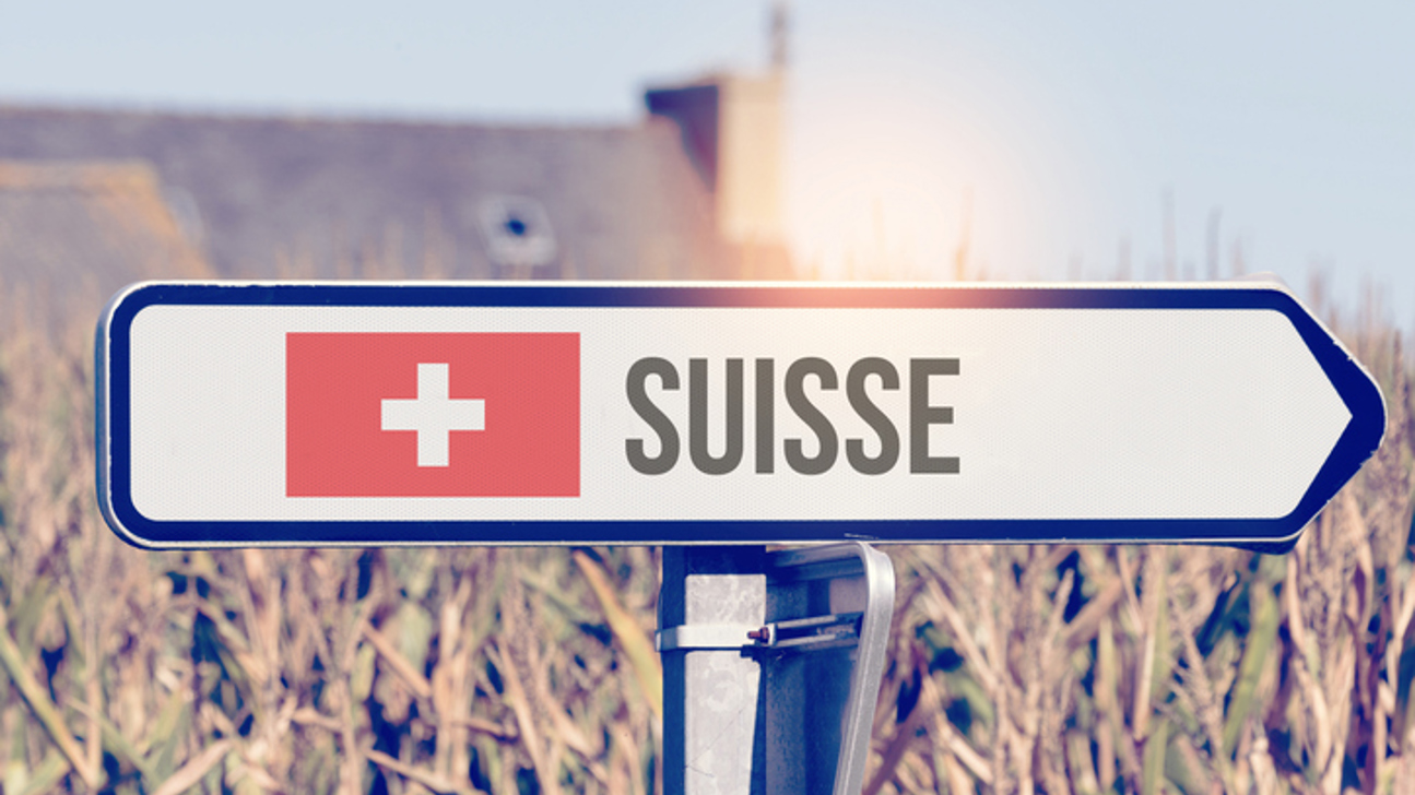 Schweiz Suisse Wegweiser Istock 1147770485