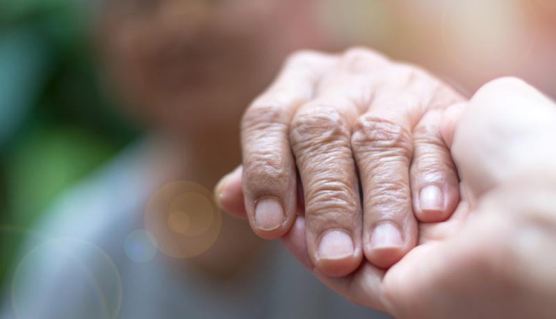 Hand Alt Pflege Istock 1130230765