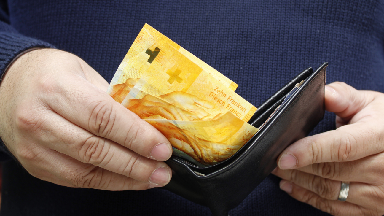 Geld Franken Portemonnaie 10Er Istock 1371604694