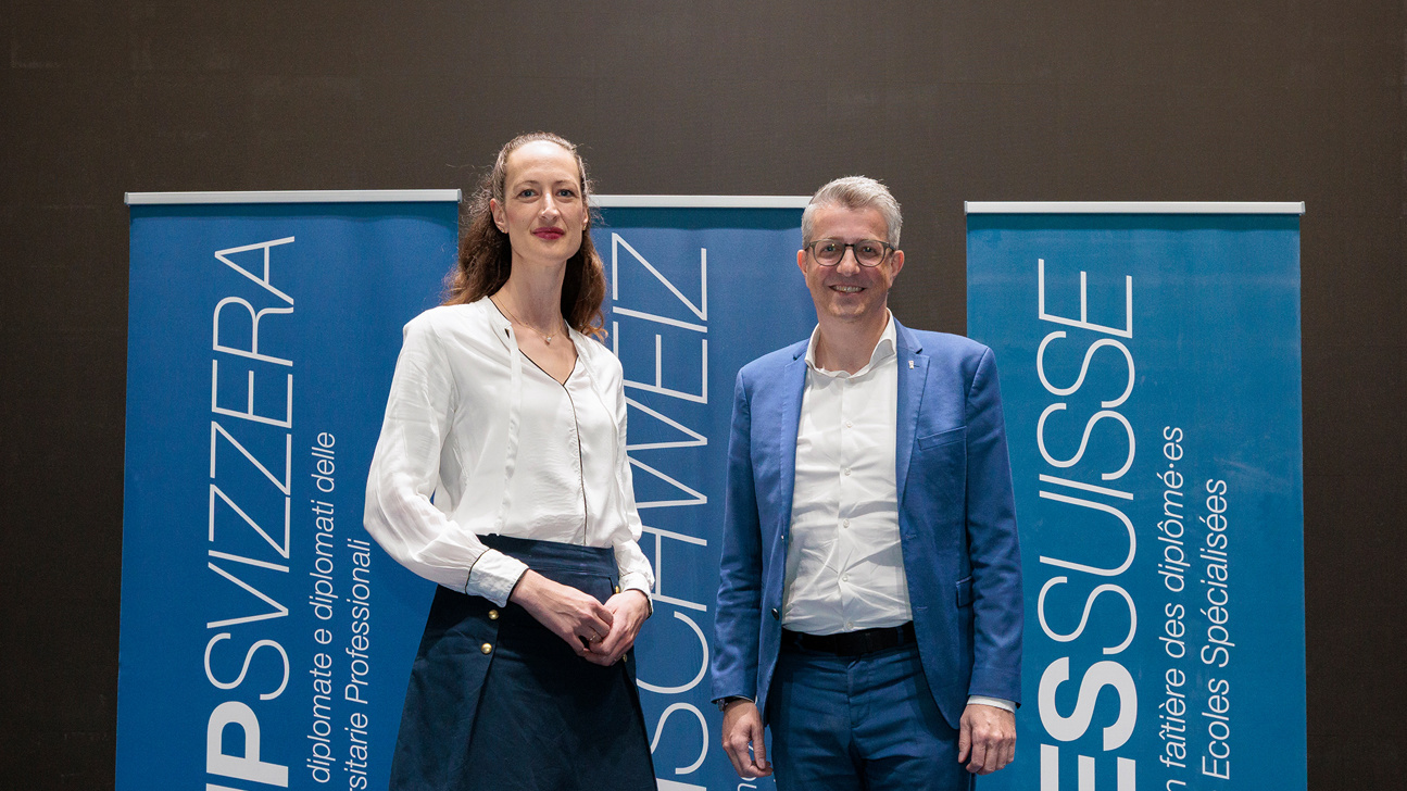 Die neue Geschäftsführerin Sabine Östlund und der FH-SCHWEIZ-Präsident Benjamin Mühlemann
