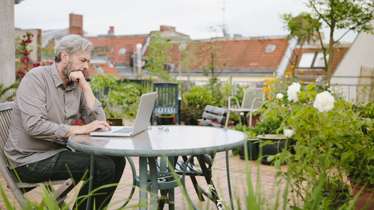 Homeoffice Garten Terrasse Istock 537355630