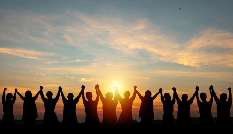 Jubel Sonnenuntergang Istock 1333119486 Web