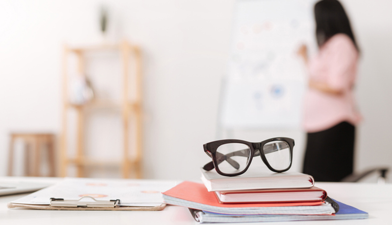 Büro Schwangere Im Hintergrund Istock 803270658