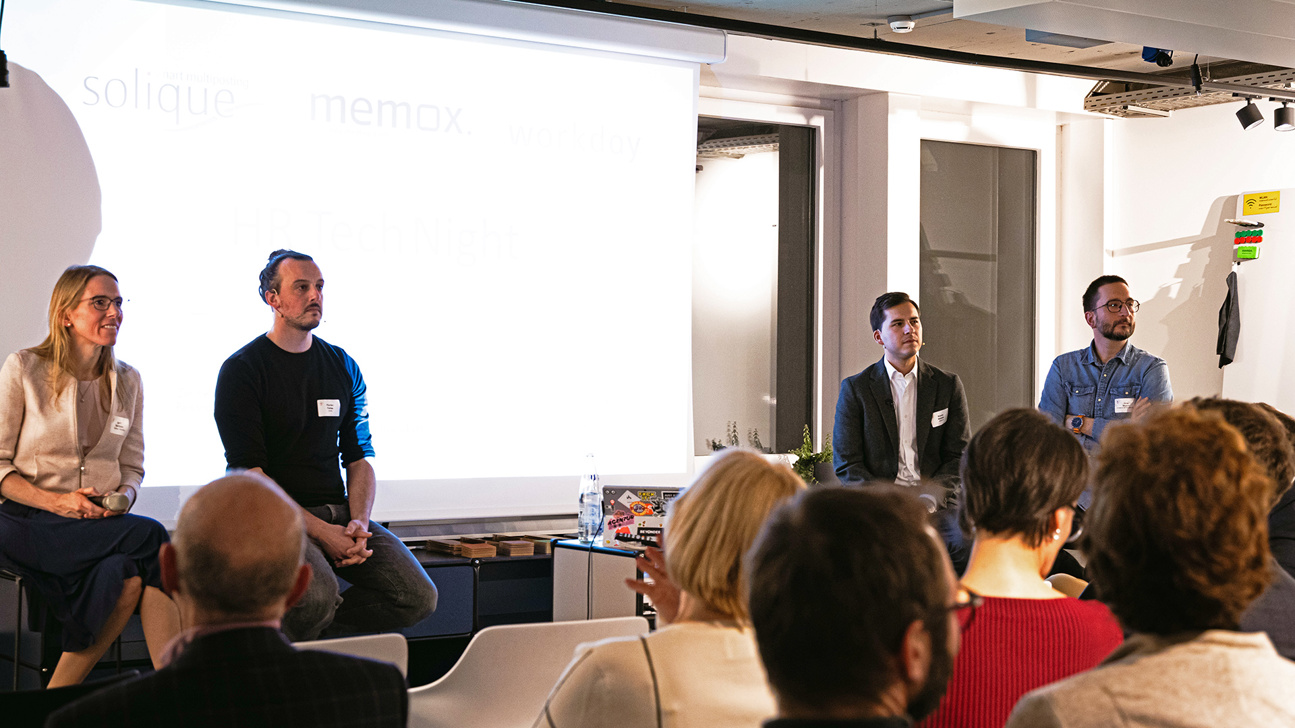 Referierten an der HR Tech Night vor vollen Rängen: Berit Gerritzen (Deloite), Prof. Dr. Florian Feltes (Zortify), Marco Meister (Atwork), Chris Beyeler (KImpact)